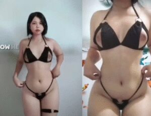 Nàng khoe trang phục sexy khiến mọi người trầm trồ