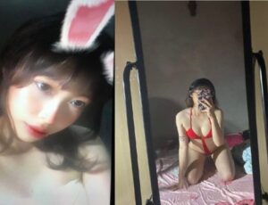 Clip sexhay cô em nóng bỏng mặc đồ lót đỏ
